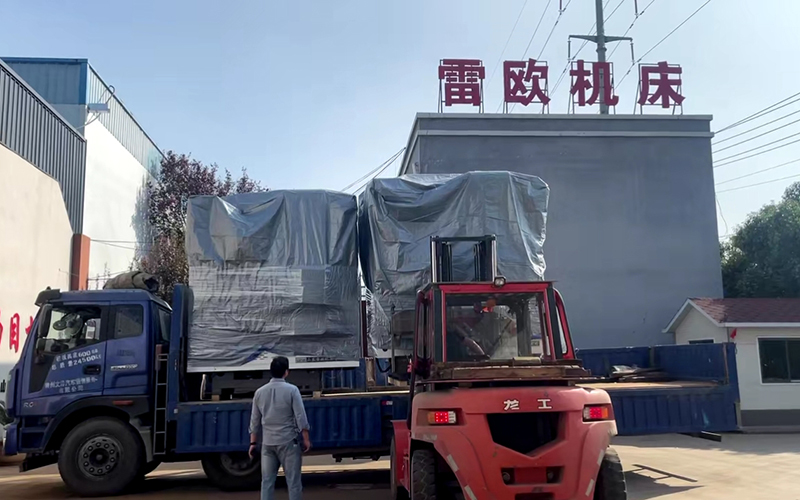 2客户定制的电梯曳引轮数控立车 减速机机壳立车装机出货